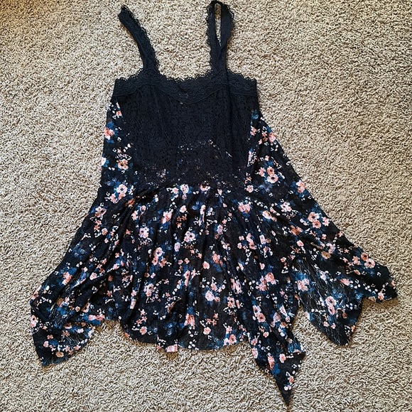 Free People Intimately Floral Lace Crochet Handkerchief Slip - Picture 2 of 7